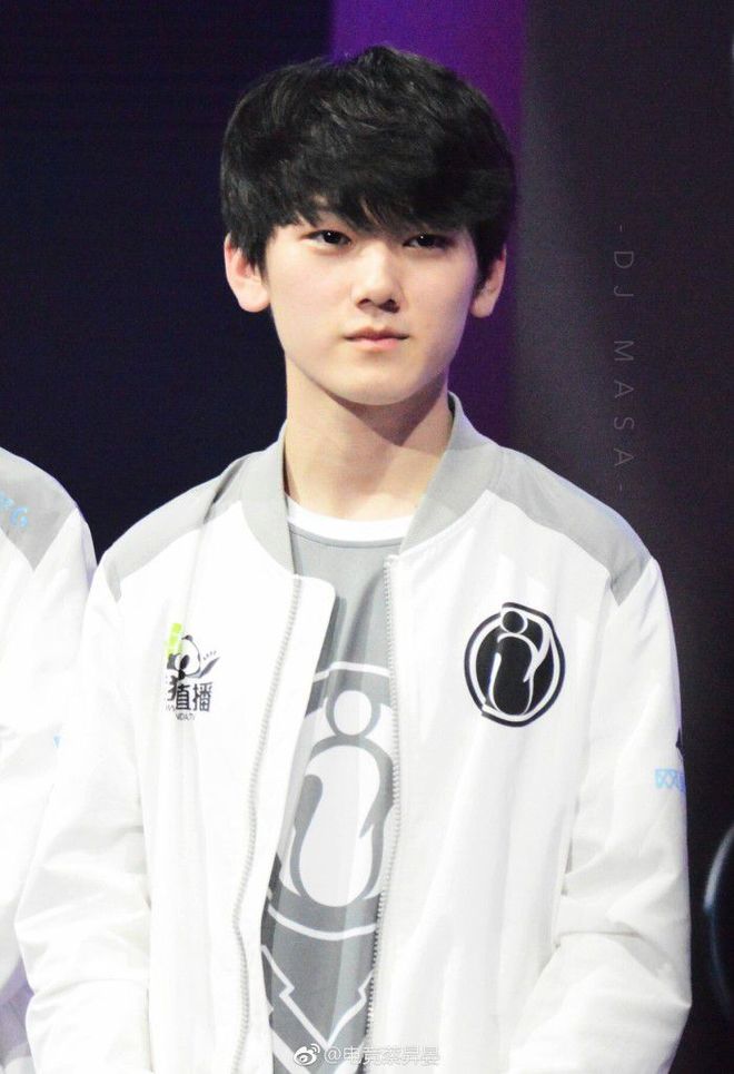 王者荣耀狼队官宣野王小胖正式加入大名单